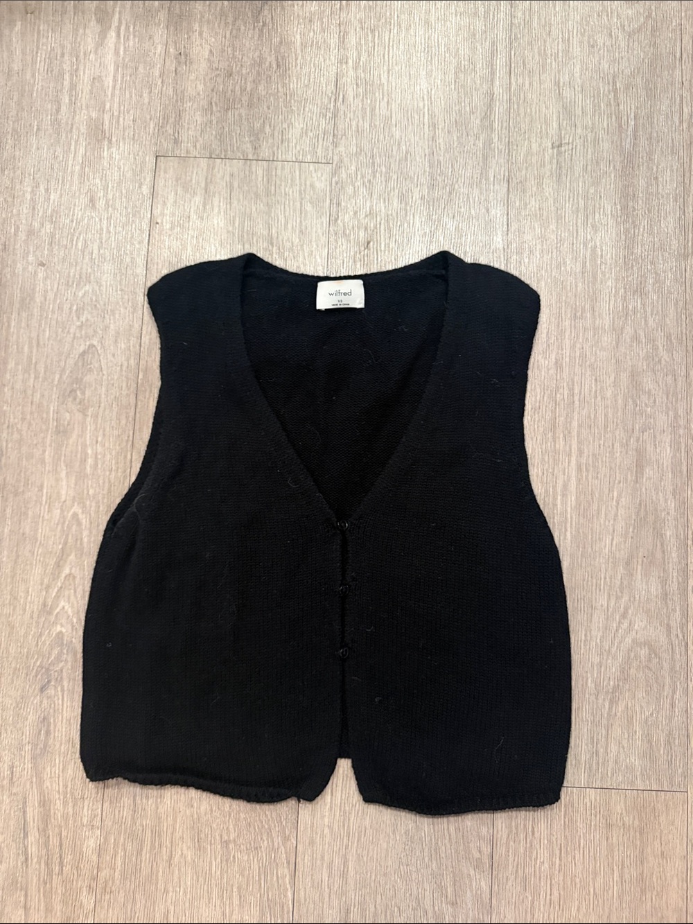 Aritzia Wilfred Black V-Neck Button-Front Knit Vest